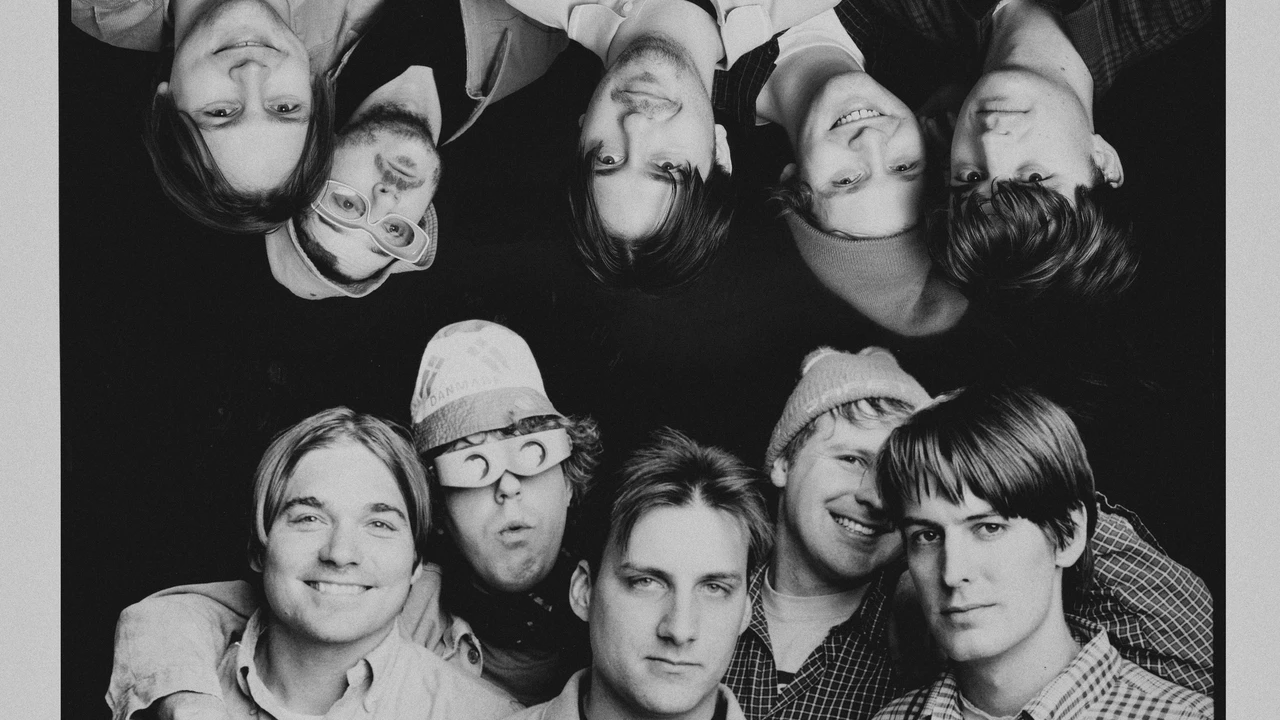 [Pitchfork] 알렉스 로스 페리(Alex Ross Perry)의 신작 페이브먼트(Pavement) 영화가 베니스 영화제에서 첫 공개된다