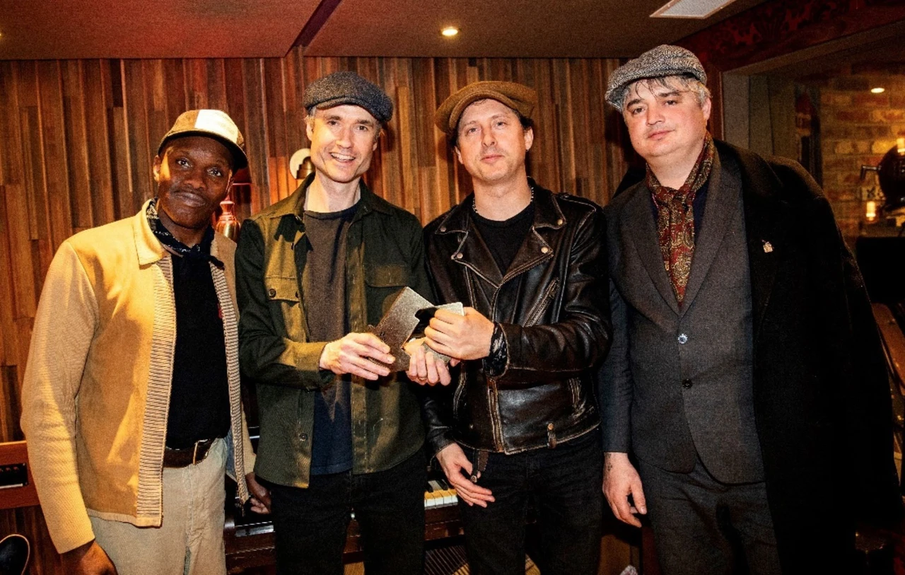 [NME] 리버틴즈(The Libertines)가 20년 만에 처음으로 앨범 차트 1위를 차지했습니다.