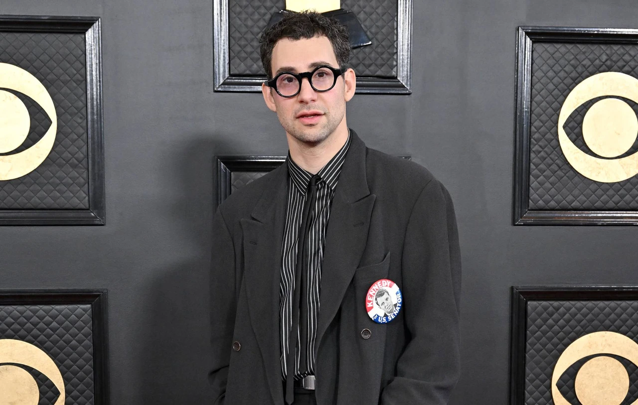 [NME] 잭 안토노프(Jack Antonoff)가 새롭게 재해석한 브로드웨이 연극 
